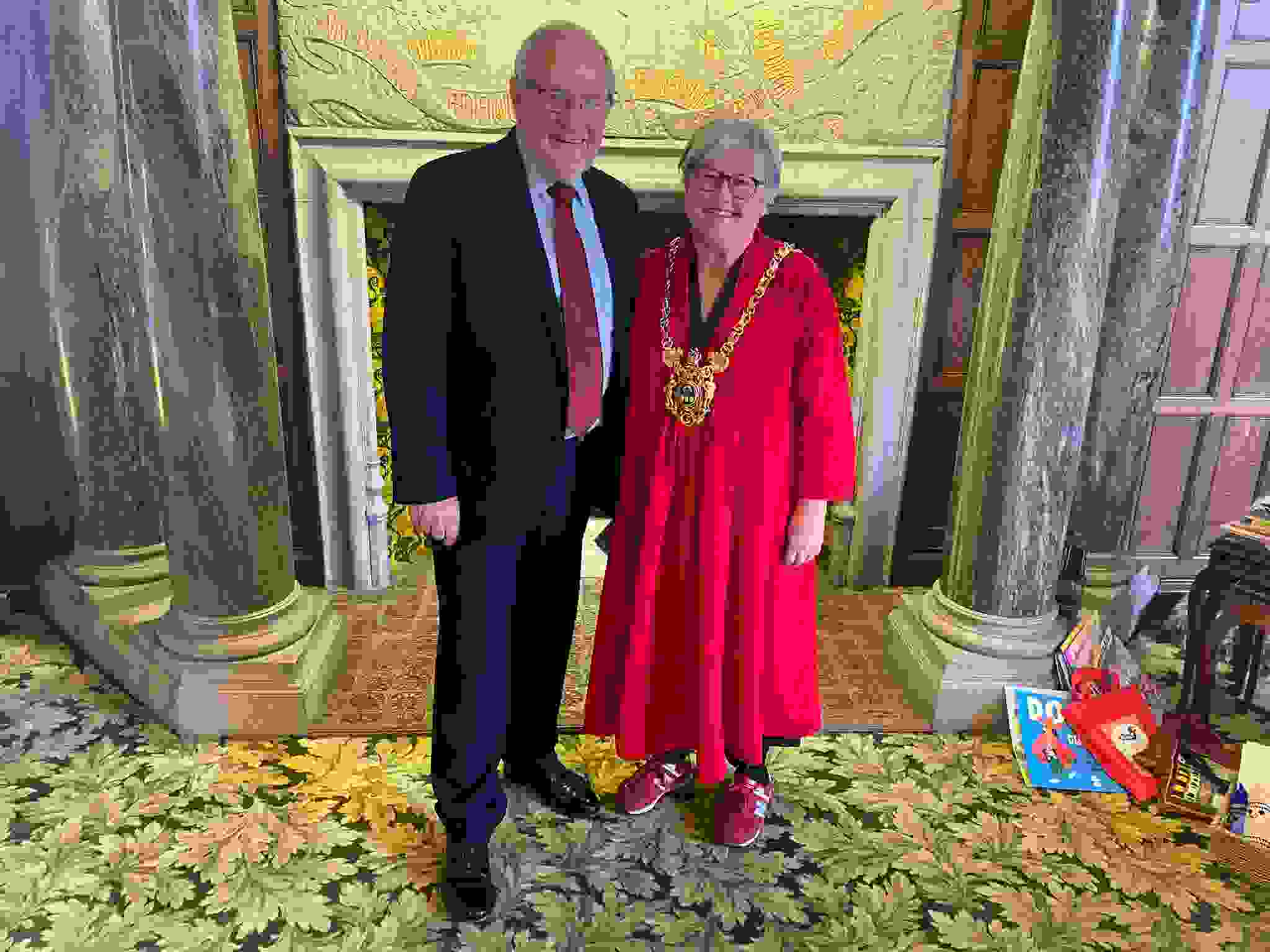 Richard Caborn stood next to Lord Mayor Sioned-Mair Richards in the Lord Mayor's parlour