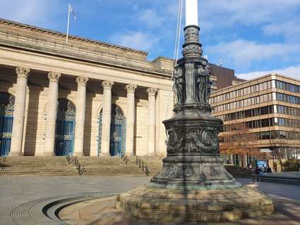 The Cenotaph monument in Barker's Pool