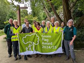 Cllr Crossland with volunteers and members of the Sheffield General Cemetery Trust holding a official Green Flag Cllr Crossland with volunteers and members of the Sheffield General Cemetery Trust holding a official Green Flag