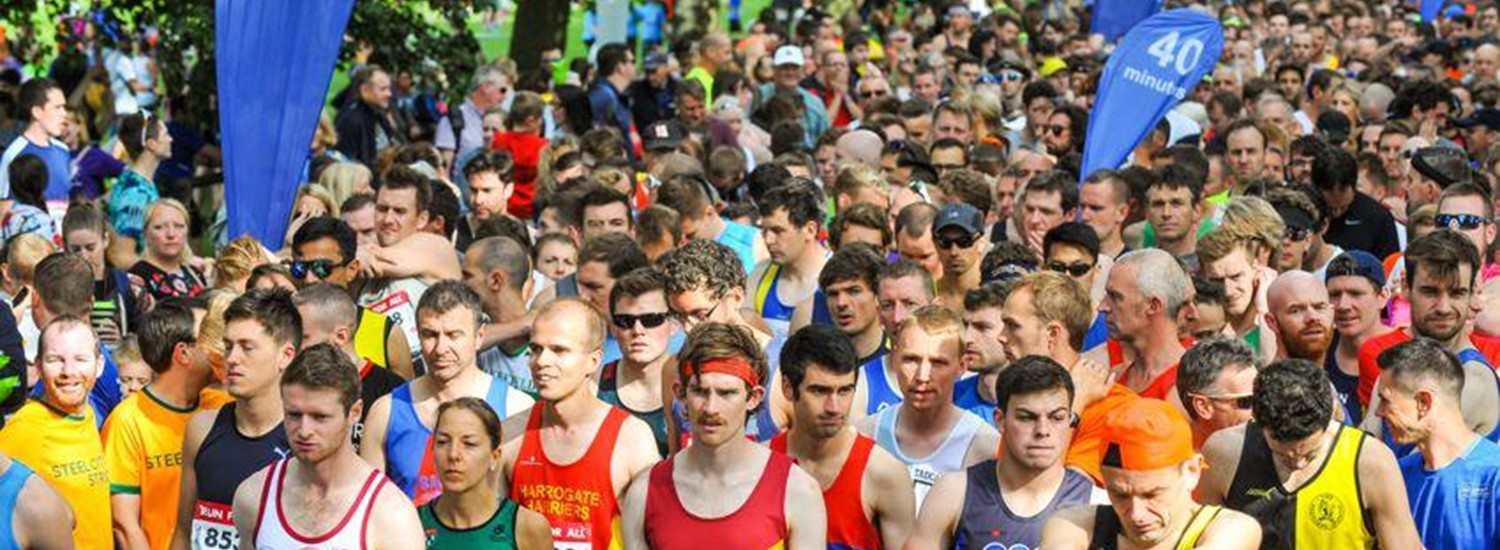 Crowd of people running the Sheffield 10k