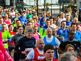 Crowd of runners in Sheffield 10k
